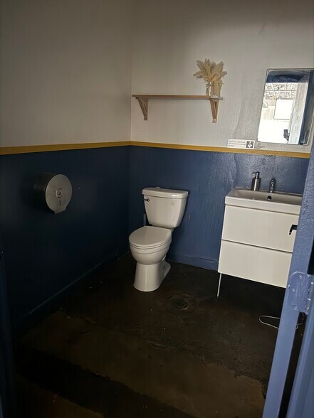 More Photos Of 4715 Main St, Houston Unknown For Lease