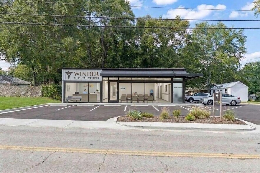 More Photos Of 224 E Broad St, Winder Medical For Sale