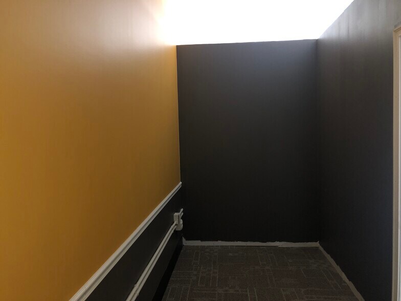 More Photos Of 2213-2217 Fayetteville Rd, Van Buren Storefront For Lease