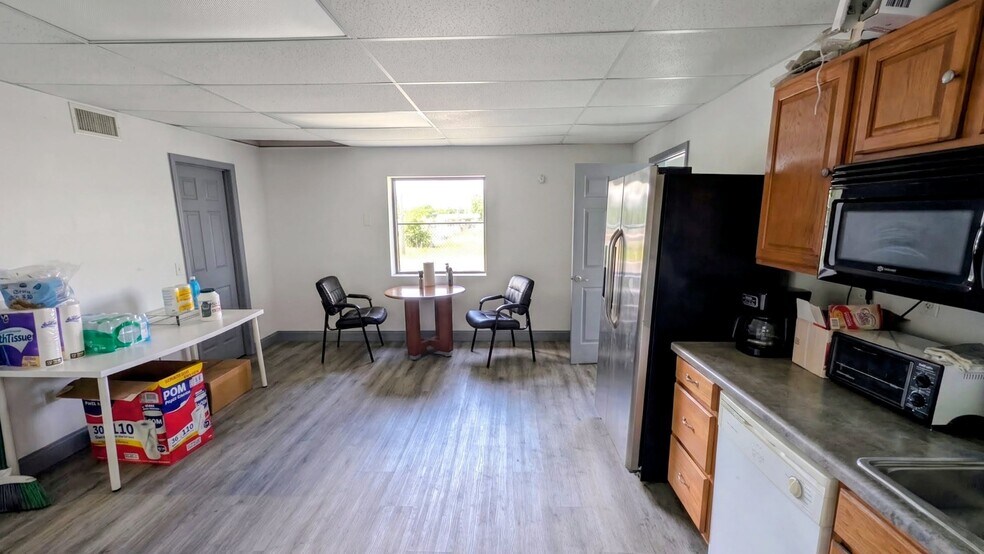 More Photos Of 11052 Challenger Ave, Odessa Warehouse For Lease