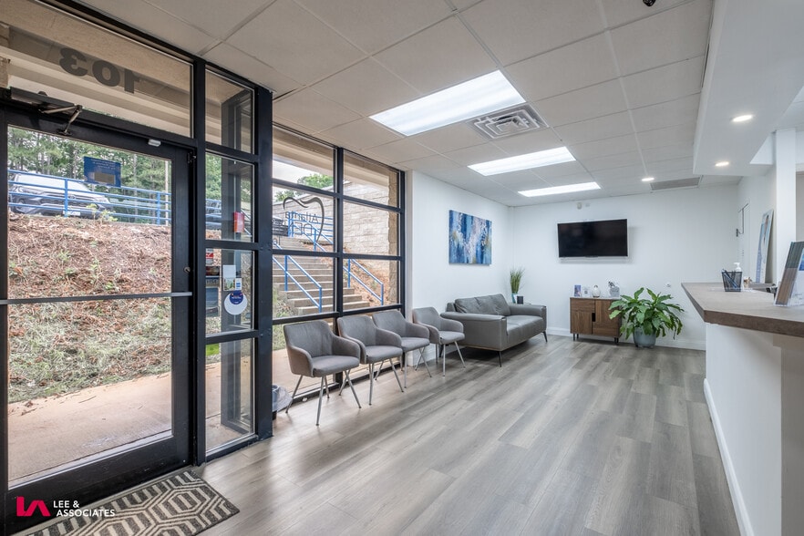 More Photos Of 5462 Memorial Dr, Stone Mountain Office For Sale