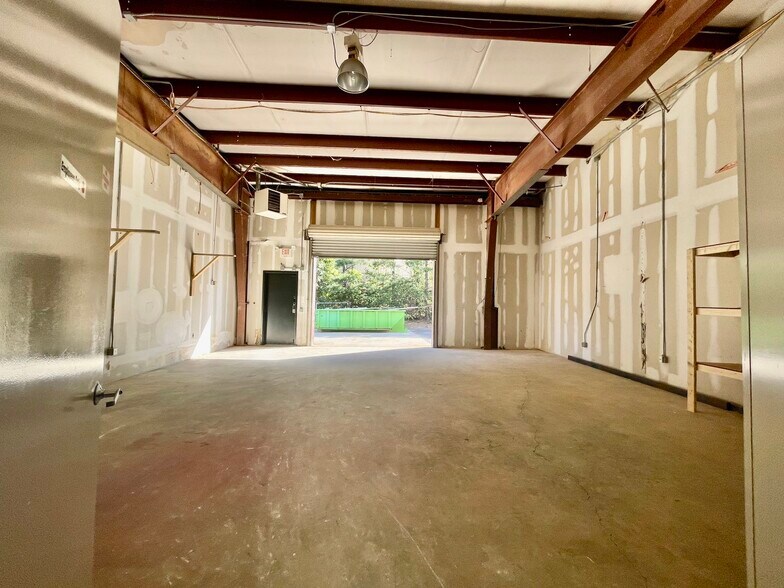 More Photos Of 4913 Summer Oak Dr, Buford Light Manufacturing For Lease