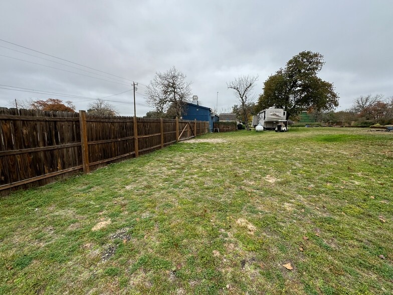 More Photos Of 2275 Old Pleasanton Rd, San Antonio General Retail For Sale