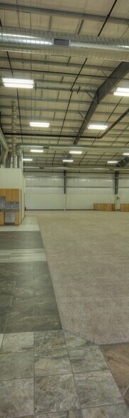 More Photos Of 6263 NE Industry Dr, Des Moines Warehouse For Lease