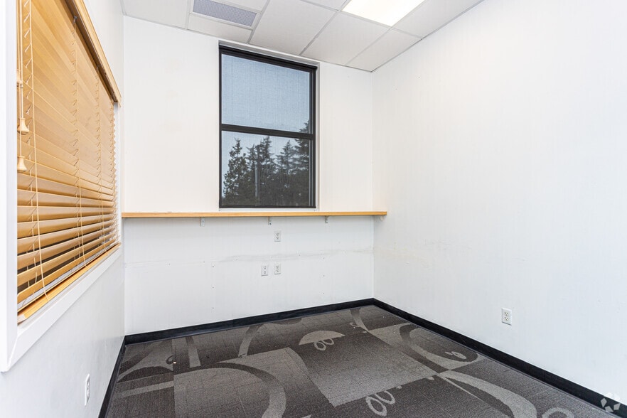 More Photos Of 11105 Steele St S, Tacoma Flex For Lease