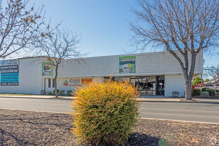 More Photos Of 225 Lander Ave, Turlock Storefront Retail Office For Lease