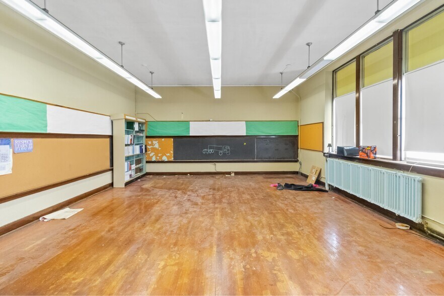 More Photos Of 100 McDonough St, Joliet Schools For Sale