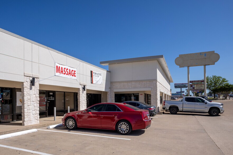 More Photos Of 2817 Alta Mere Dr, Fort Worth Storefront For Lease