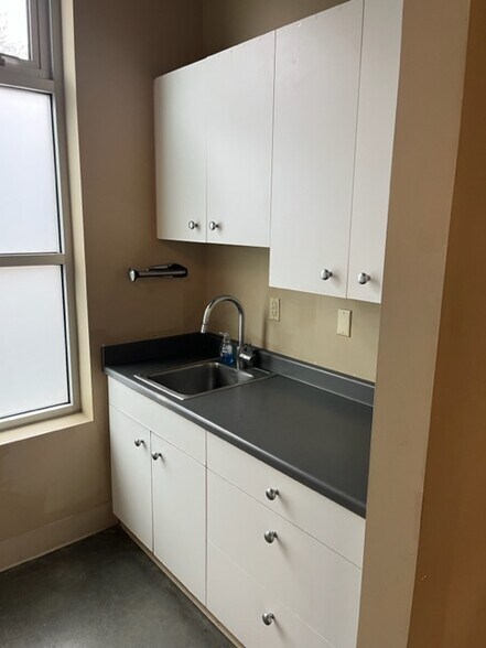 More Photos Of 1770 Airport Way S, Seattle Showroom For Lease