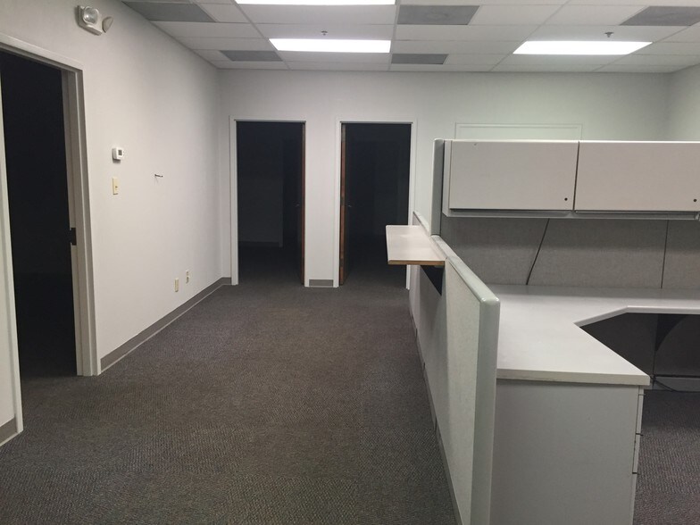 More Photos Of 2903 Wall Triana Hwy, Huntsville Flex For Lease