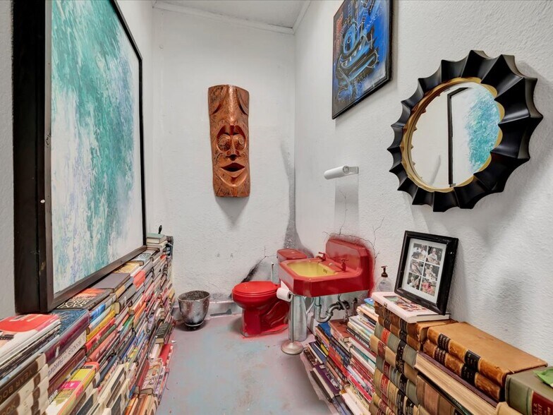 More Photos Of 132 Nacogdoches St, Center Storefront Retail Residential For Sale