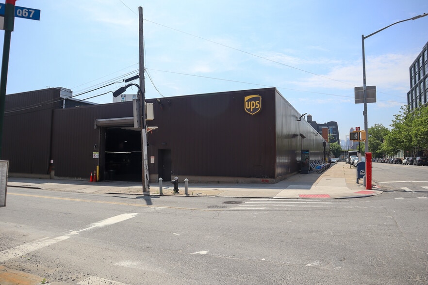 More Photos Of 49-10 27th St, Long Island City Warehouse For Lease