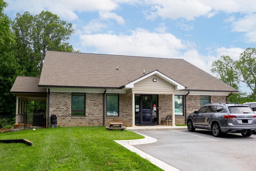 More Photos Of 1071 Woodberry Square Pl, Lynchburg Office For Sale