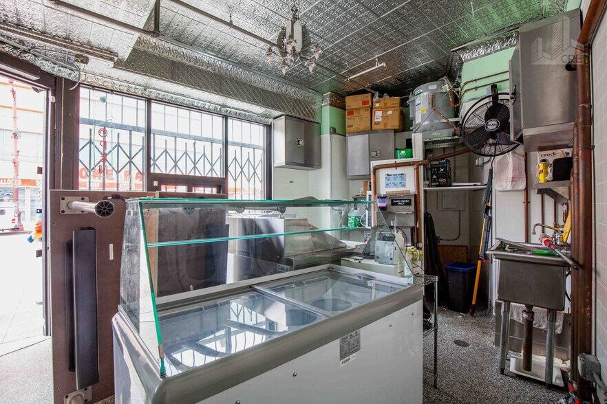 More Photos Of 2663-2665 Mission St, San Francisco Storefront For Sale