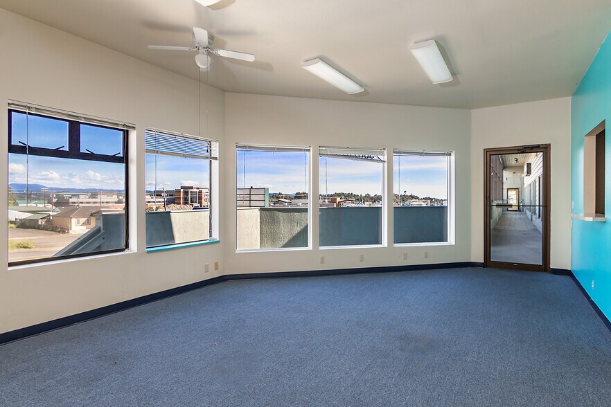 More Photos Of 644 SW Coast Hwy, Newport Office For Sale