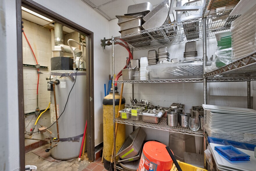 More Photos Of 369 N Palm Canyon Dr, Palm Springs Restaurant For Lease