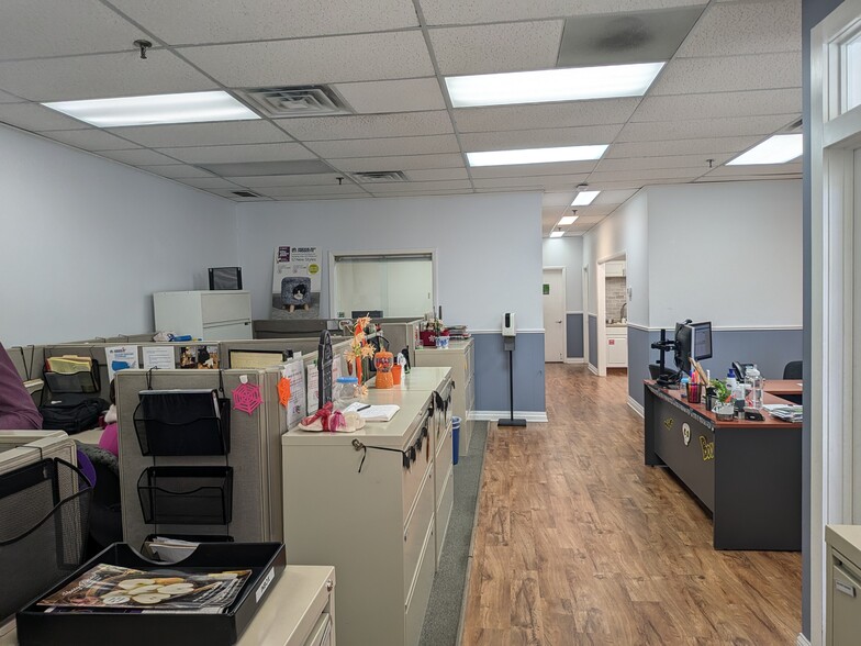 More Photos Of 224 N Maplewood Ave, Chicago Warehouse For Lease