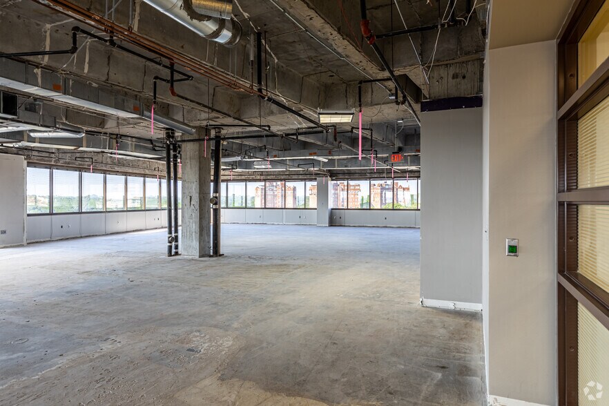 More Photos Of 4900 Main St, Kansas City Office For Lease