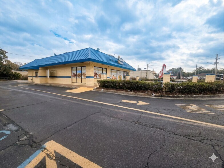 Primary Photo Of 9343 Lem Turner Rd, Jacksonville Fast Food For Sale