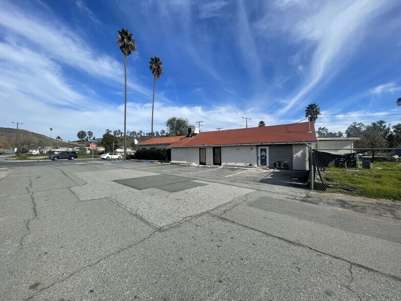 More Photos Of 16899 Lakeshore Dr, Lake Elsinore Contractor Storage Yard For Lease