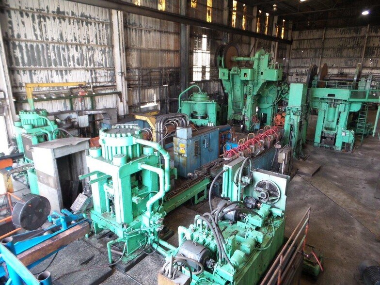 More Photos Of 400 W Main St, Ackerman Industrial For Sale