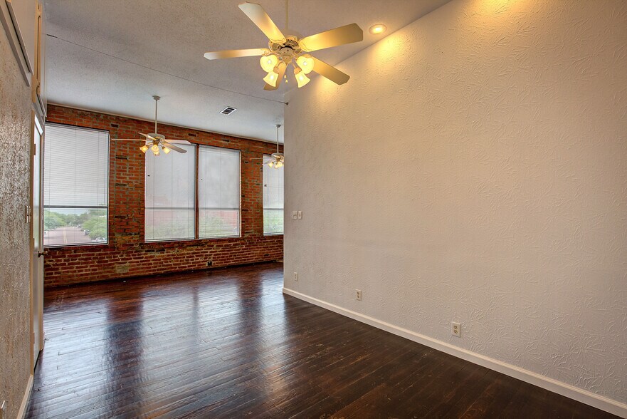 More Photos Of 1213 Washington St, Commerce Storefront Retail Office For Sale