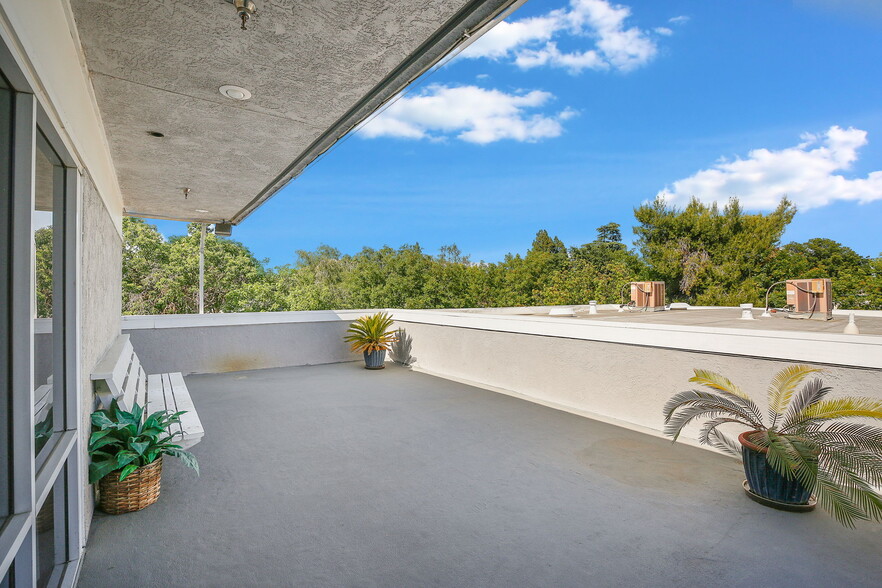 More Photos Of 250 W Main St, Woodland Office For Lease