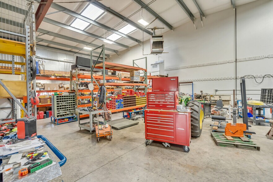 More Photos Of 25533 N Highway 99, Acampo Service For Sale