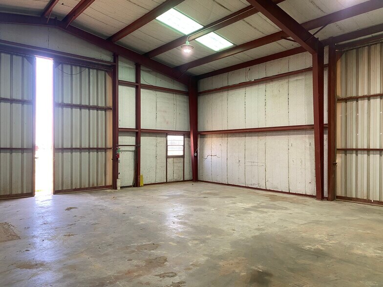 More Photos Of 8051 Seymour Hwy, Wichita Falls Warehouse For Lease