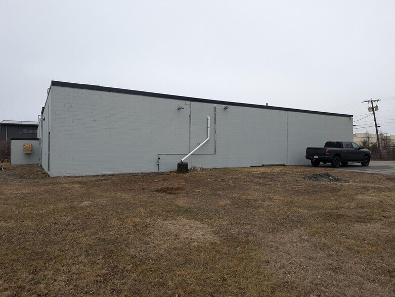 More Photos Of 32 Hollister Rd, Seekonk Specialty For Sale