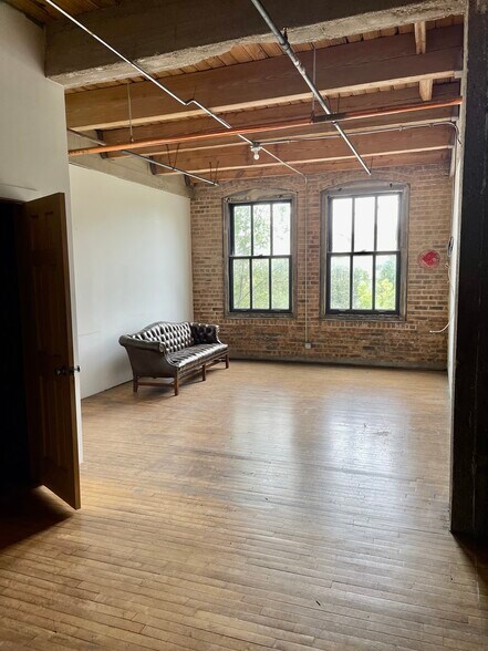More Photos Of 2150 S Canalport Ave, Chicago Loft Creative Space For Lease