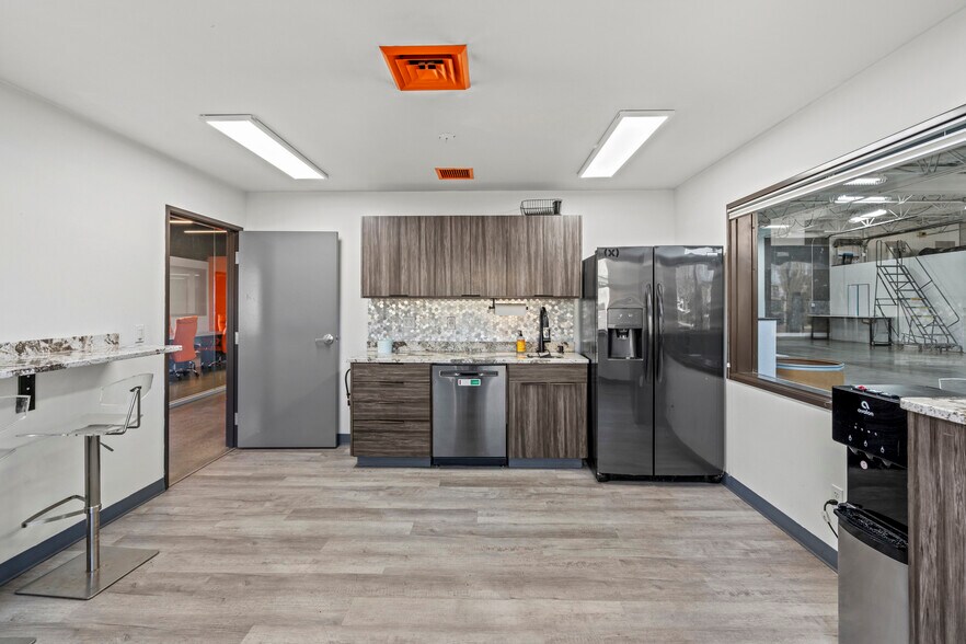 More Photos Of 4731 Industry Dr, Medford Light Manufacturing For Sale