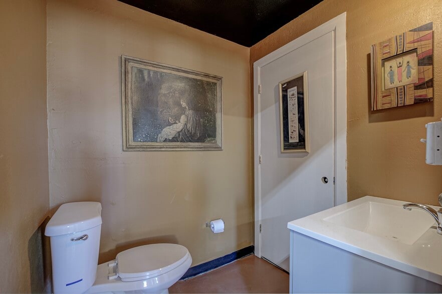 More Photos Of 520 W Main St, Payson Storefront Retail Residential For Sale