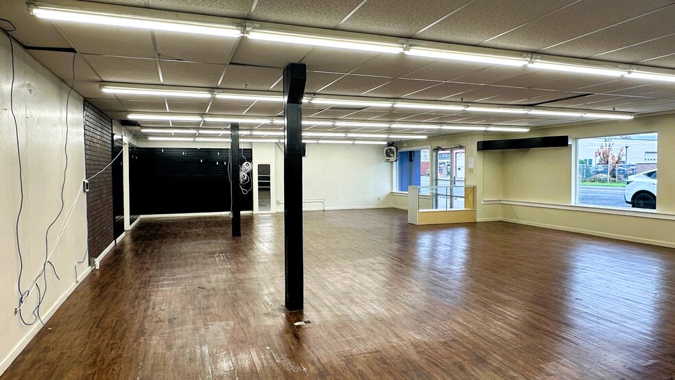 More Photos Of 735 Commerce Ave, Longview Industrial For Lease