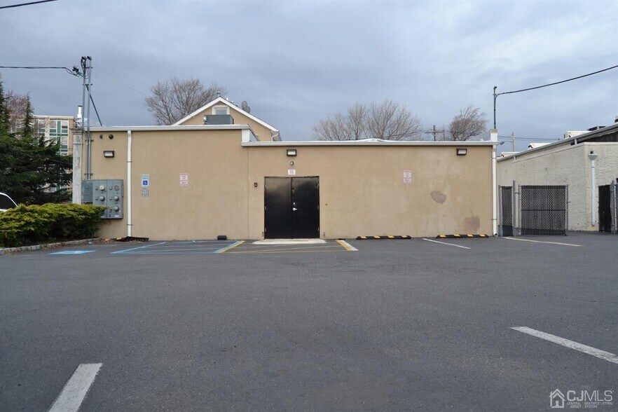 More Photos Of 260 Main St, Keansburg Flex For Lease