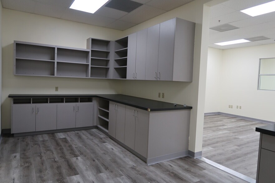 More Photos Of 28294-28310 Constellation Rd, Valencia Light Distribution For Sale
