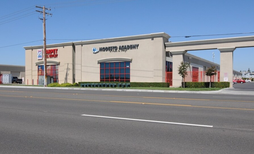 Primary Photo Of 5406-5428 Pirrone Rd, Salida Warehouse For Lease