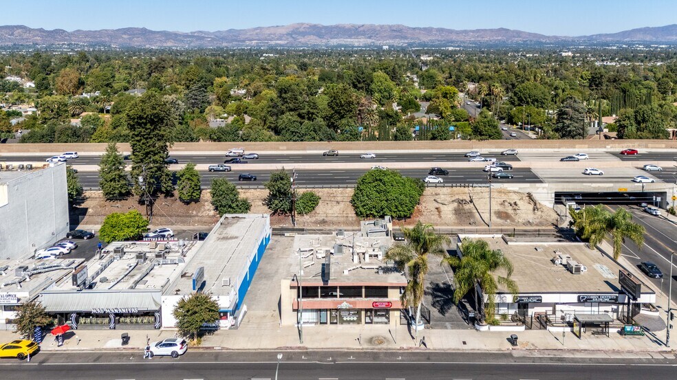 More Photos Of 19709 Ventura Blvd, Woodland Hills Office For Sale