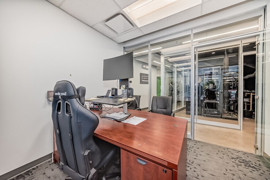 More Photos Of 9040-9058 22nd Ave SW, Edmonton Showroom For Sale