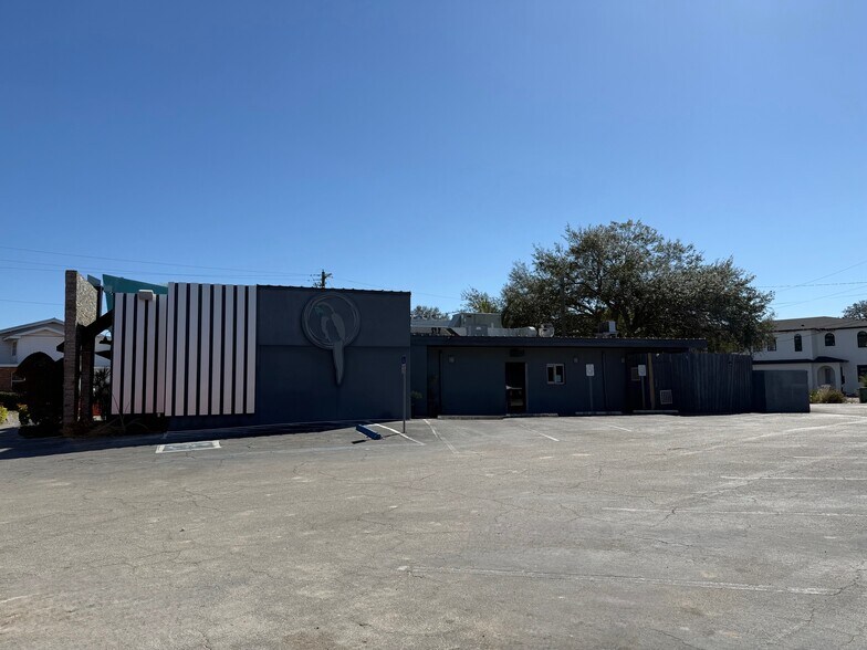 More Photos Of 2702 W Kennedy Blvd, Tampa Restaurant For Sale