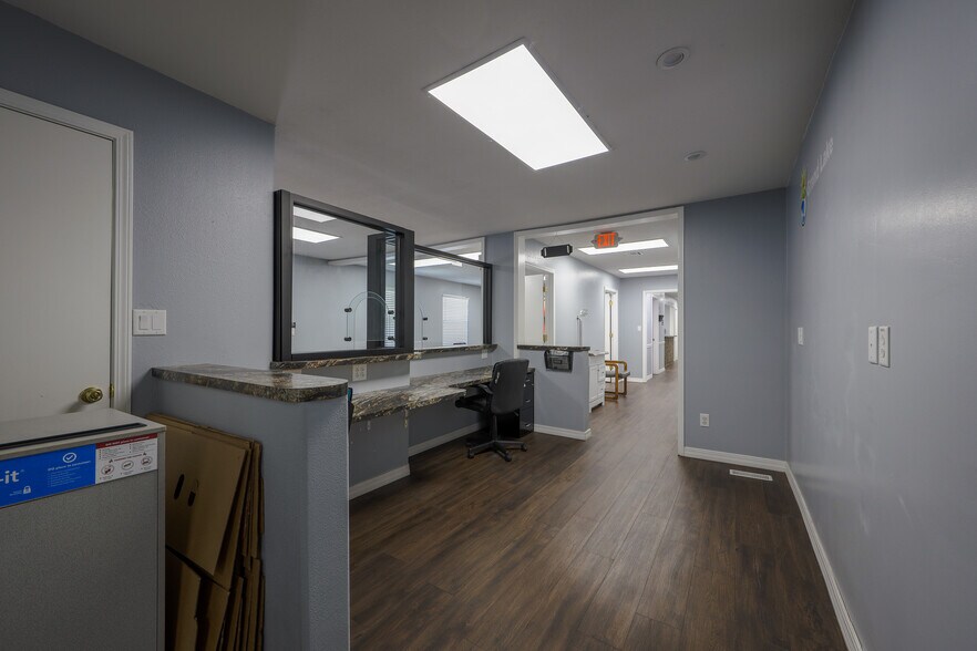 More Photos Of 601 S Broadway St, Grove Medical For Sale