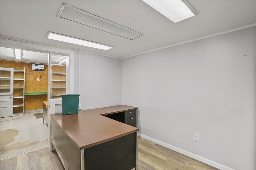 More Photos Of 12258 Buchanan Trl W, Mercersburg Flex For Lease