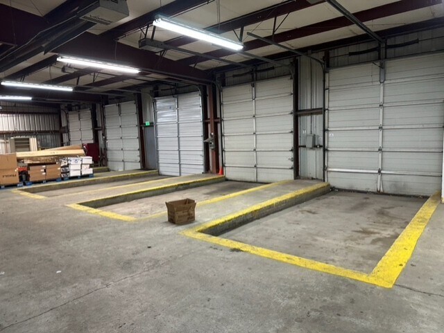 More Photos Of 5805 Murvihill Rd, Valparaiso Distribution For Sale