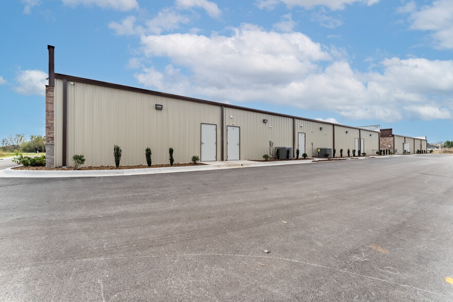 More Photos Of 2630 E Robinson Ave, Springdale Unknown For Lease