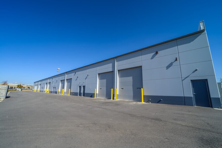 More Photos Of 1414-1440 Bolingbrook Dr, Romeoville Distribution For Lease