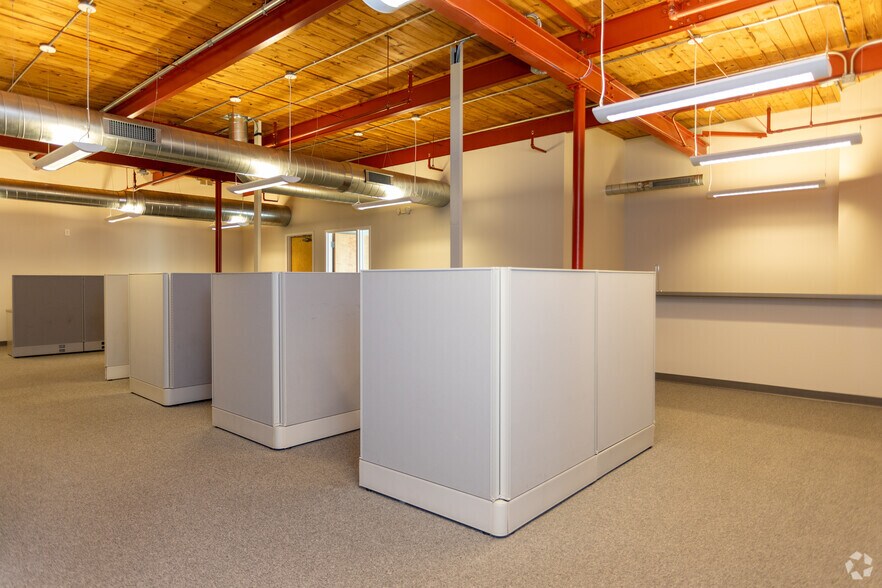 More Photos Of 532 Patterson Ave, Mooresville Office For Sale