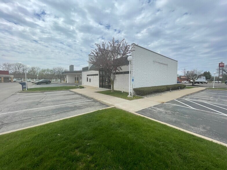 More Photos Of 3354 Lake City Hwy, Warsaw Bank For Lease