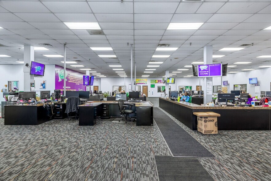 More Photos Of 4631 N Saint Peters Parkway, Saint Charles Flex For Sale