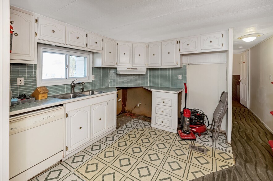 More Photos Of 3905 32nd St, Port Huron Truck Terminal For Sale