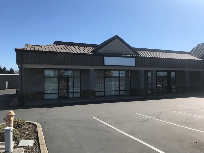More Photos Of 8336 Highway 62 Hwy, White City Storefront Retail Office For Lease